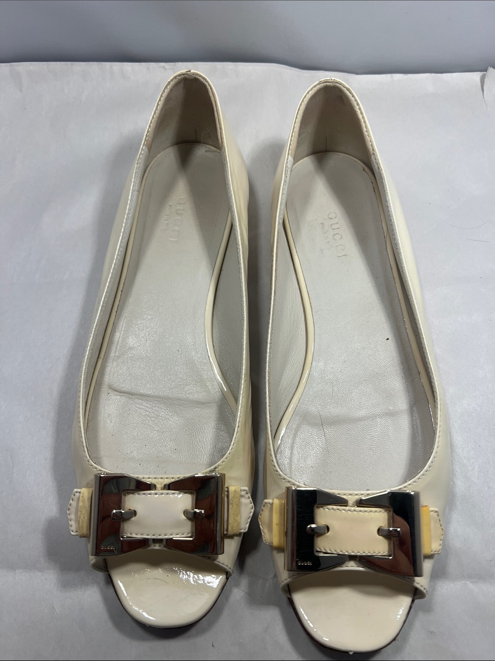 Gucci Cream Patent Leather Peep-Toe Flats with Decorative Buckles